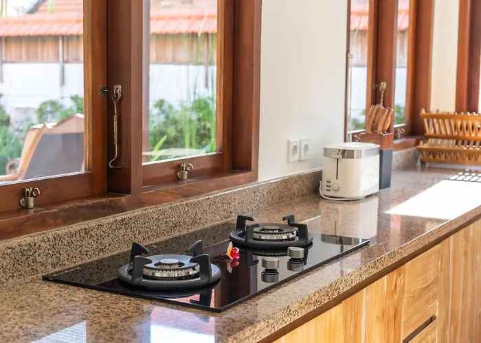 Villa Tropical Asmara - 400sqm Garden Oasis With Large Pool And Scenic Views Uluwatu